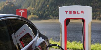 Ile ładuje się Tesla na Supercharger?